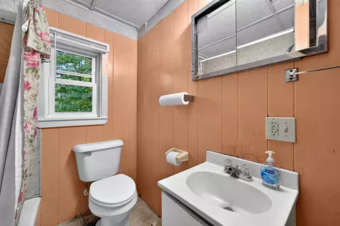 Bath - 720 E Benton Rd, Benton, ME 04901 photo 1 of 2