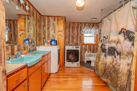 Bath - 891 Main St, Corinth, ME 04427 photo 1 of 3