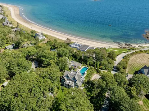 2 Seal Rock Dr, Scarborough, ME 04074