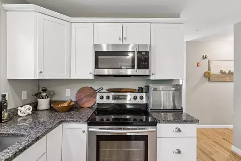 Kitchen - 4 Captain Thomas Dr, Windham, ME 04062 photo 4 of 4