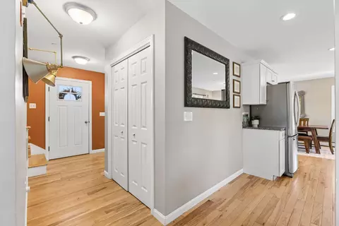 Entry Way - 4 Captain Thomas Dr, Windham, ME 04062 photo 2 of 4