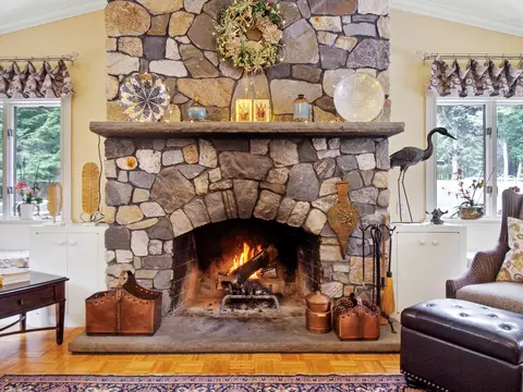 Living - 16 Davis Point Rd, Wayne, ME 04284 photo 2 of 11
