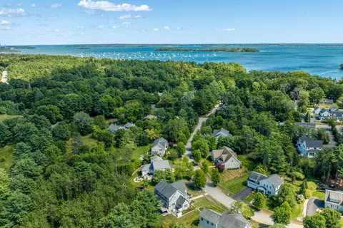 7 Mussel Cove Ln, Falmouth, ME 04105