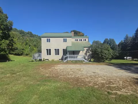 401 River Rd, Livermore, ME 04253