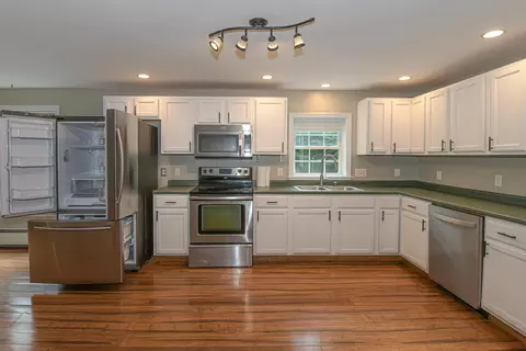 Kitchen - 73 Colonial Cir, Harrison, ME 04040 photo 2 of 6