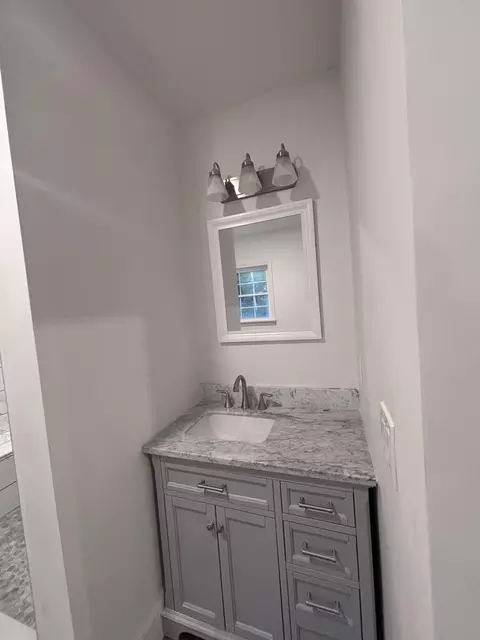 Bath - 222 Thorndike Rd, Unity, ME 04988 photo 3 of 18