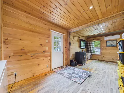 Entry Way - 25 Taylor St, Augusta, ME 04330 photo 1 of 6