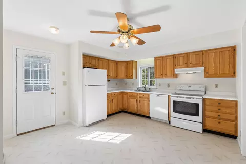 Kitchen - 29 Riverside Rdg, Windham, ME 04062 photo 3 of 5