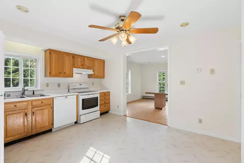 Kitchen - 29 Riverside Rdg, Windham, ME 04062 photo 5 of 5