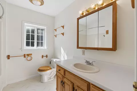 Bath - 29 Riverside Rdg, Windham, ME 04062 photo 1 of 3