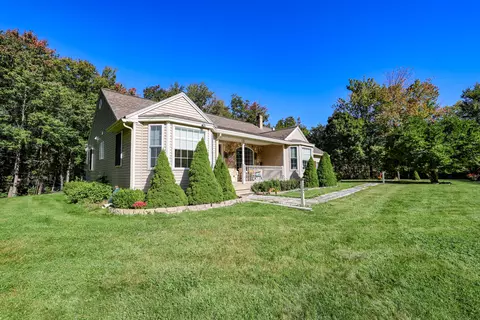 182 Maplewood Dr, Arundel, ME 04046