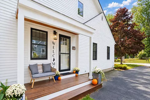 261 Main St, Cumberland, ME 04021