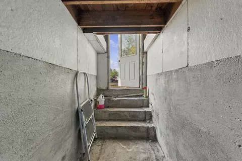 Entry Way - 12 Swan St, Augusta, ME 04330 photo 4 of 4