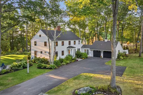 13 Ole Musket Rd, Cumberland, ME 04110