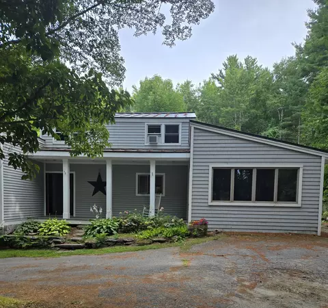 242 Molyneaux Rd, Camden, ME 04843
