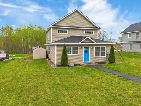 7 Onyx Dr, New Gloucester, ME 04260