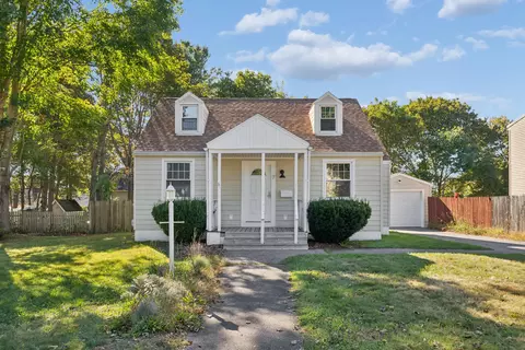 7 Farm Hill Rd, Cape Elizabeth, ME 04107