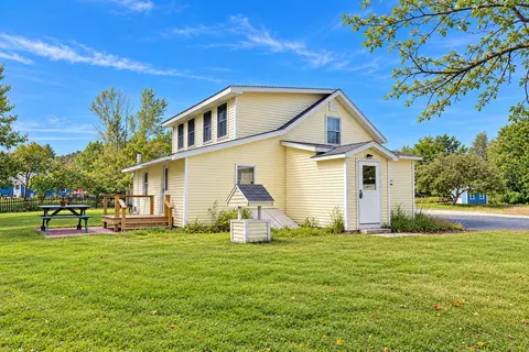 9 Fiske Ln, Blue Hill, ME 04614