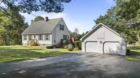 132 Lancaster Rd, Pittston, ME 04345