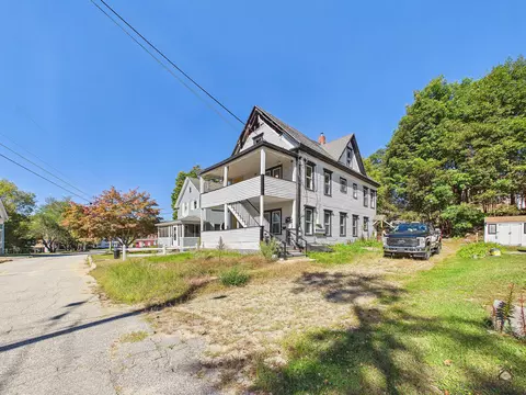 24 Union St, Livermore Falls, ME 04254