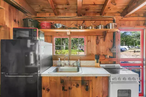 Kitchen - 4 5 Sandy Ln, Phippsburg, ME 04562 photo 7 of 11