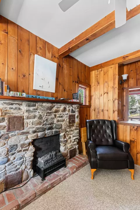 Living - 4 5 Sandy Ln, Phippsburg, ME 04562 photo 4 of 10