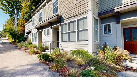 5 Academy St, Auburn, ME 04210