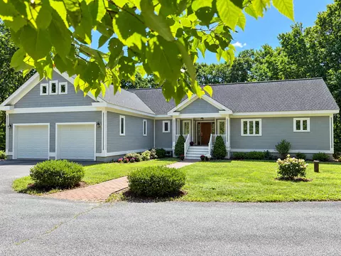 9 Wellington Dr, Rockport, ME 04856