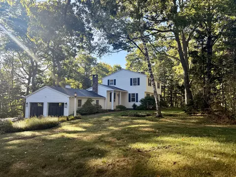 2 Spoondrift Ln, Cape Elizabeth, ME 04107