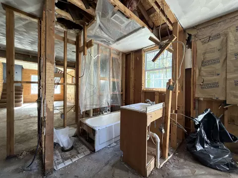 Bath - 290 Carvell Rd, Mapleton, ME 04757 photo 1 of 1