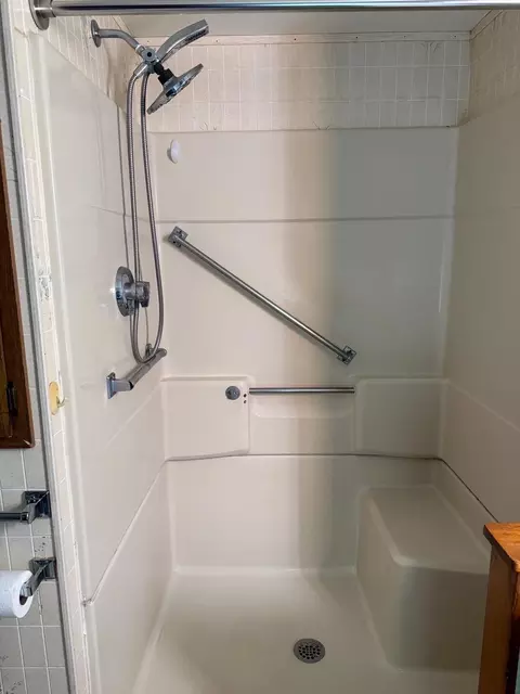 Bath - 81 Sparrow Dr, Augusta, ME 04330 photo 2 of 3