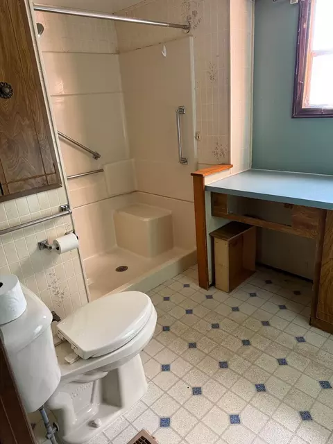 Bath - 81 Sparrow Dr, Augusta, ME 04330 photo 1 of 3