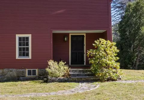 Exterior - 2 Plummer Ln, Kennebunk, ME 04043 photo 4 of 9