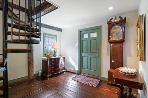 Entry Way - 2 Plummer Ln, Kennebunk, ME 04043 photo 1 of 7