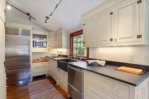 Kitchen - 2 Plummer Ln, Kennebunk, ME 04043 photo 7 of 7
