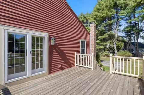 Exterior - 2 Plummer Ln, Kennebunk, ME 04043 photo 5 of 9