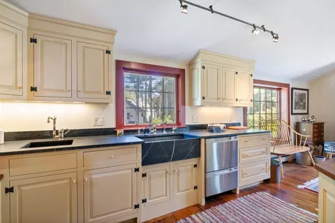 Kitchen - 2 Plummer Ln, Kennebunk, ME 04043 photo 6 of 7