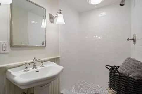Bath - 2 Plummer Ln, Kennebunk, ME 04043 photo 3 of 4