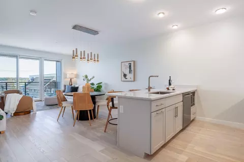 387 Commercial St #326, Portland, ME 04101
