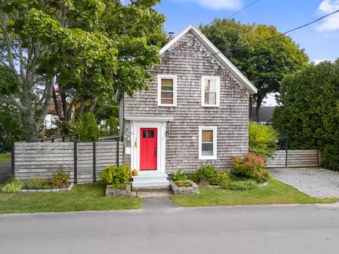 9 High St, Rockland, ME 04841