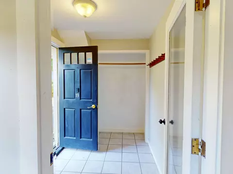 Entry Way - 19 Bradbury St, Belfast, ME 04915 photo 1 of 3