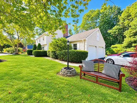 7 Ole Musket Rd, Scarborough, ME 04074