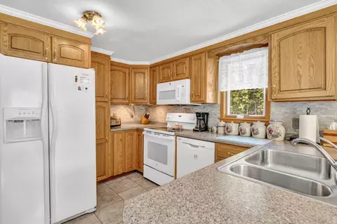 Kitchen - 735 N Main, Brewer, ME 04412 photo 1 of 2