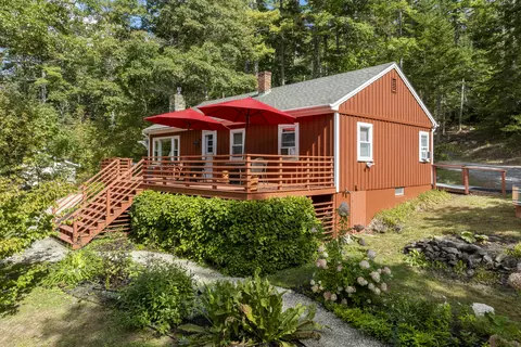 89 Lakeview Rd, Boothbay Harbor, ME 04538