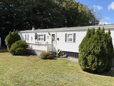 17 Sandalwood Cir, Kittery, ME 03904