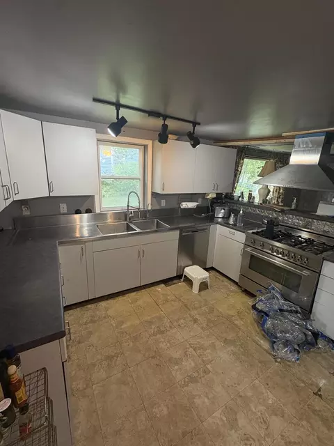 Kitchen - 20 Corliss St, Bath, ME 04530 photo 2 of 3