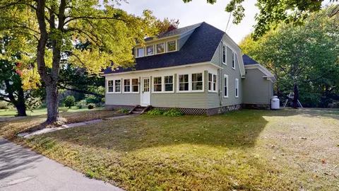 49 N Main St, Monmouth, ME 04265