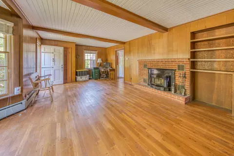 29 Pond St, Bucksport, ME 04416
