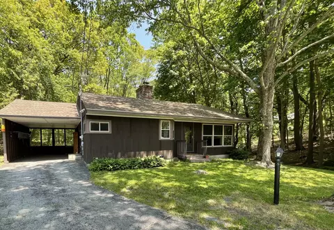 17 Oakwood Rd, Cape Elizabeth, ME 04107