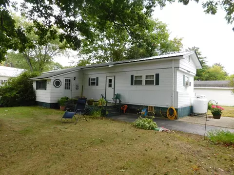 33 Chestnut St, Skowhegan, ME 04976